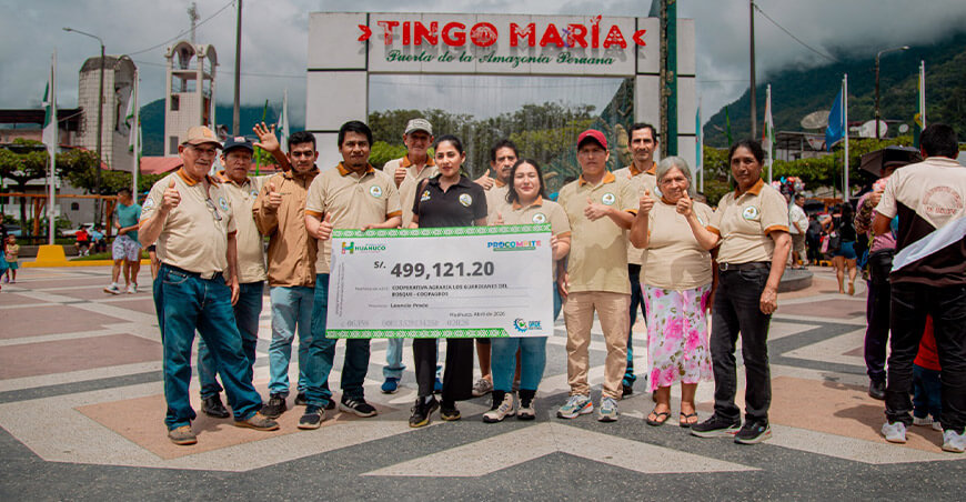 Devida asiste a Cooperativa Agraria Los Guardianes del Bosque apicultoras del Alto Huallaga, accedió a un cofinanciamiento de Procompite Huánuco Perú