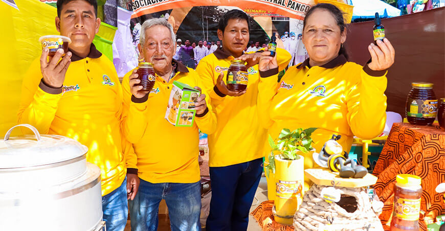 Apicultores del Vraem crianza abejas producción miel Devida Perú