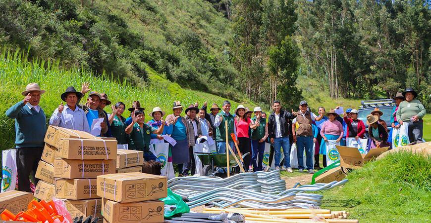 Entregan kits agrícolas a familias productoras de Olleros y Huaraz Áncash Perú