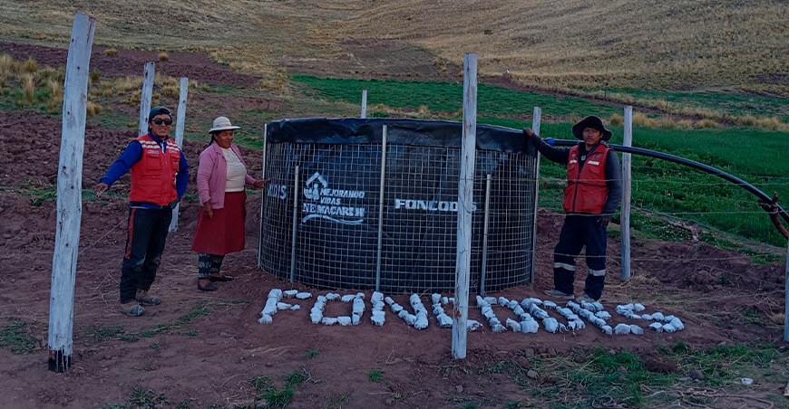 Reservorios, geotanques y riego con energía solar ayudan a enfrentar el cambio climático Puno Perú