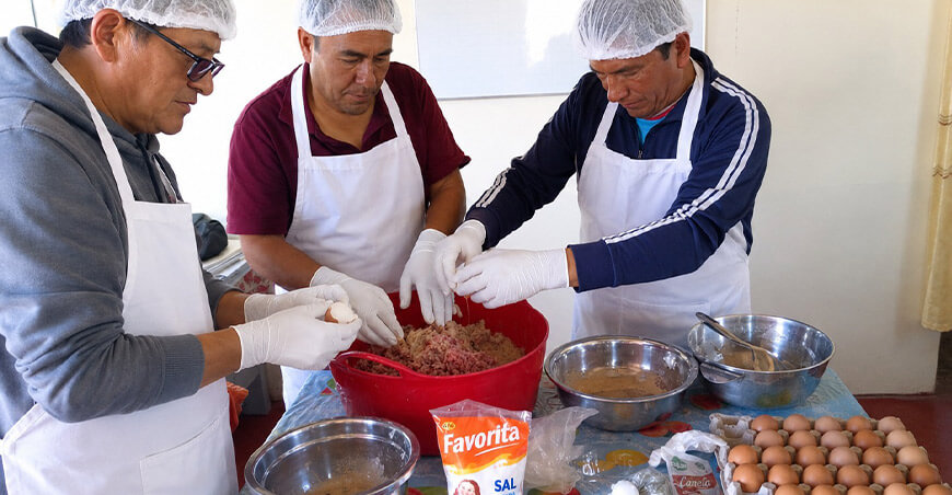Capacitan a ganaderos en elaboración de hamburguesas de carne ovina Puno Perú