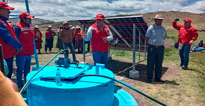 Reservorios, geotanques y riego con energía solar ayudan a enfrentar el cambio climático Puno Perú