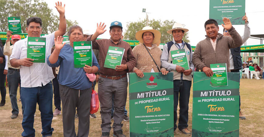 Familias agricultoras de Sama e Inclán reciben títulos de propiedad y constancias de posesión Tacna Perú