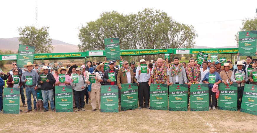 Familias agricultoras de Sama e Inclán reciben títulos de propiedad y constancias de posesión Tacna Perú