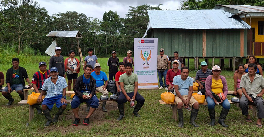 IIAP entrega 220 kilos de semillas de rápido crecimiento a familias afectadas por inundaciones