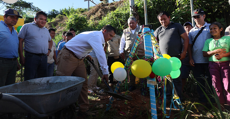 Inician mantenimiento de camino vecinal en beneficio de productores de Constitución Pasco Perú Devida