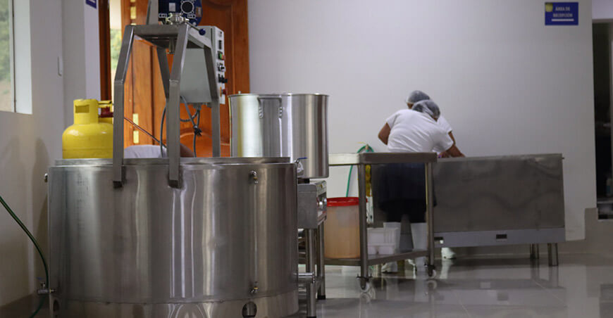 Cooperativa Llucllapuquio producción de derivados lácteos quesos en Chetilla con nuevo módulo especializado Cajamarca Perú