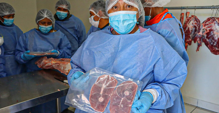 Productores de Canchis se capacitan en buenas prácticas y procesamiento empaque al vacío de carne de alpaca Cusco Perú