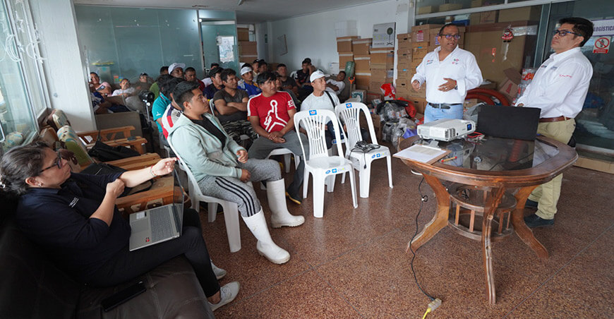 Sanipes entregó 30 habilitaciones sanitarias a pescadores de Pucusana y Callao Perú
