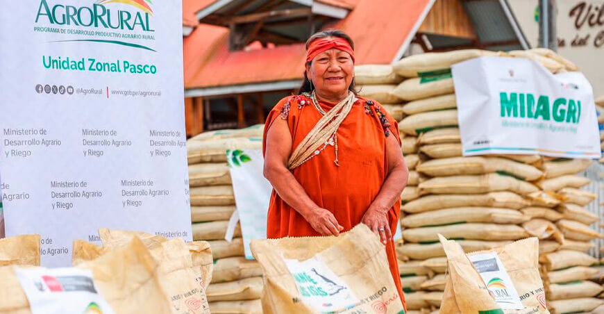 Entregaron 400 toneladas de guano de isla a 2000 cafetaleros de Villa Rica Pasco Perú