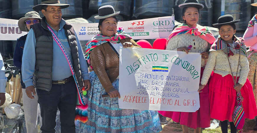 Entregan herramientas para manejo de pasturas y ampliación de bofedales en El Collao Puno Perú