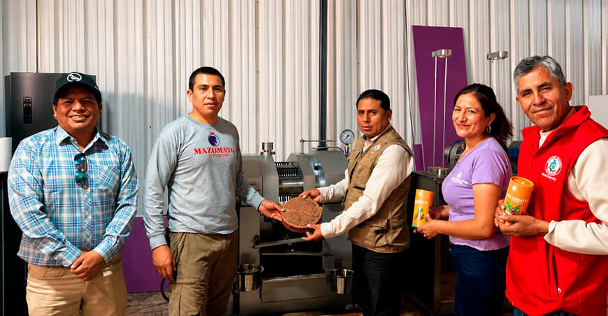 Verifican avances de plan de negocio para derivados de cacao de Mazomayo Ayacucho Perú