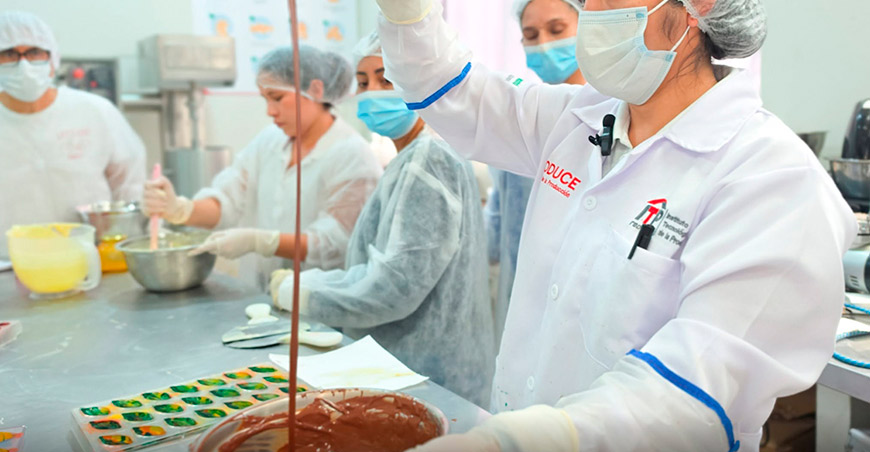 Emprendedores de Mazamarí mejoran sus capacidades en chocolatería y bombonería fina Junín