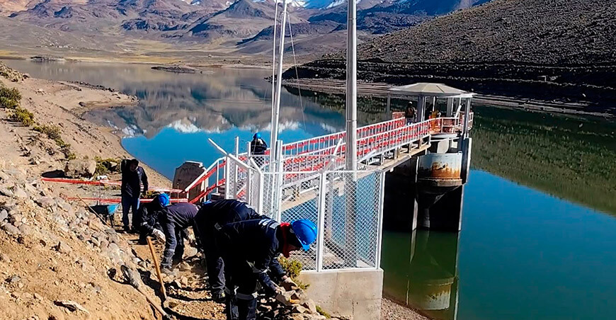 Inician mantenimiento de la represa Paucarani para optimizar el almacenamiento de agua Tacna Perú 