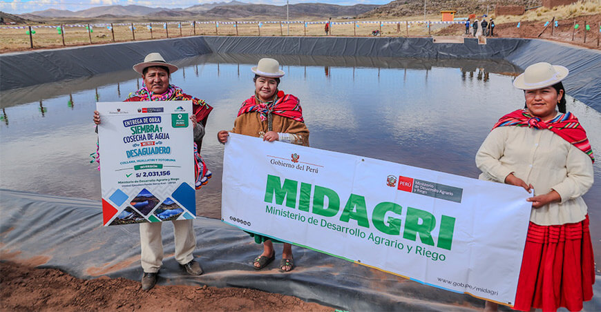 reservorio siembra y cosecha de agua Sierra Azul Perú