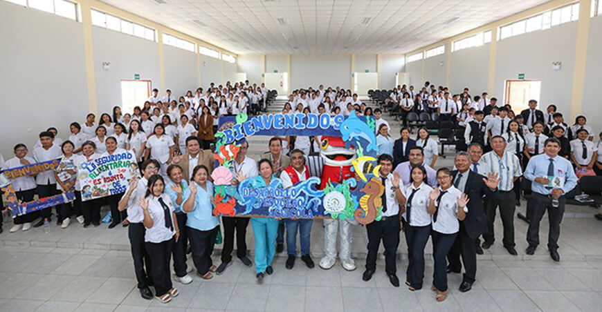 Sanipes fortalece a 200 estudiantes en buenas prácticas de inocuidad alimentaria Piura Perú