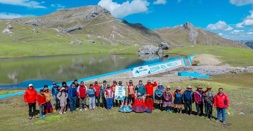 Sierra Azul inaugura obra de siembra y cosecha de agua que refuerza la seguridad hídrica en Combapata qocha Cusco Perú 