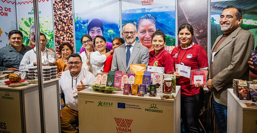 Productores del Vraem sustituyen hoja de coca por cacao sostenible en el Salón del Cacao y Chocolate