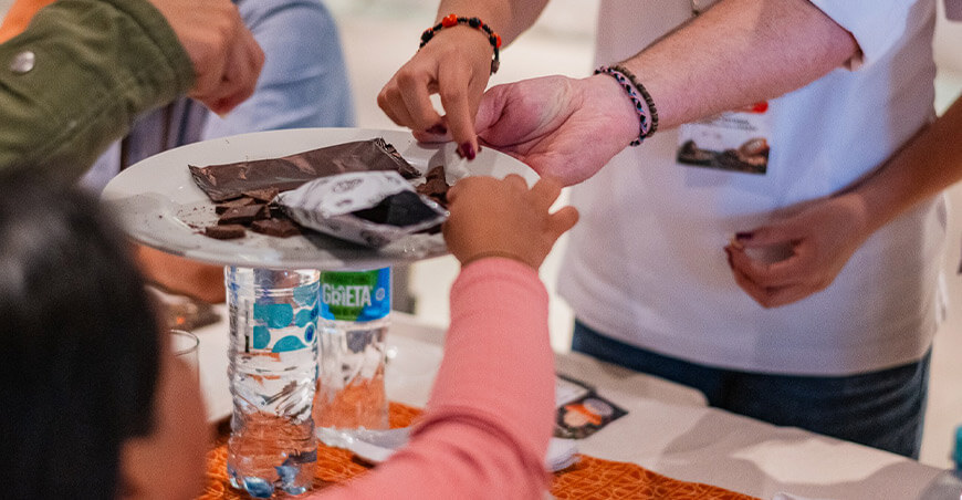 cacaoteros perfeccionan la calidad de sus chocolates con experto francés