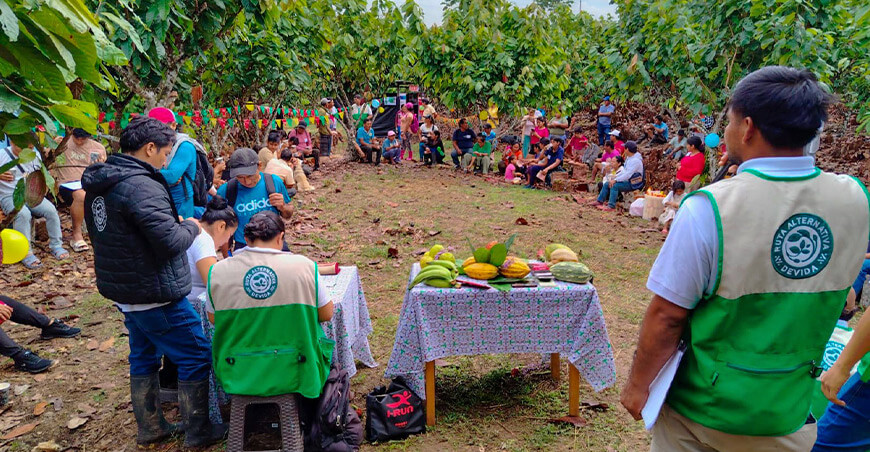 Devida capacitó a productores de cacao Ucayali Perú