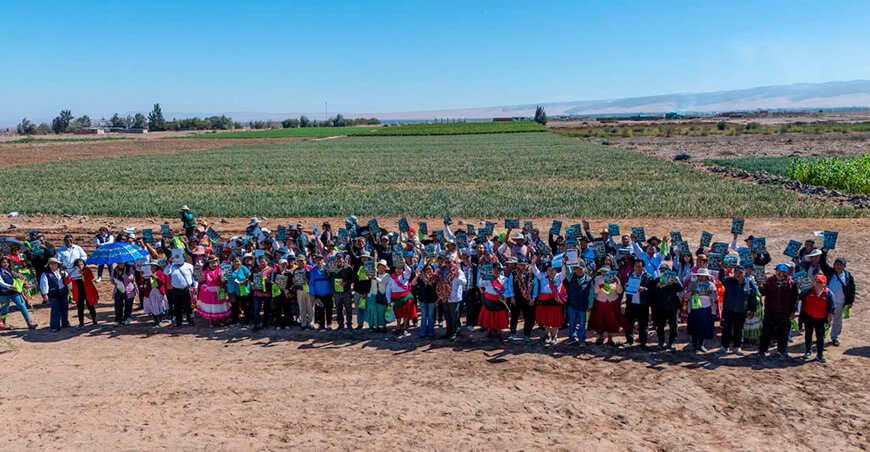 Productores de Inclán reciben constancias de posesión rural Tacna Perú