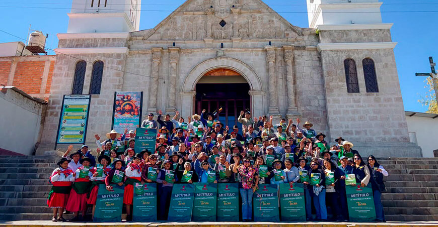 Más de 500 familias de Tarata reciben títulos que formalizan 187 hectáreas agrícolas Tacna Perú