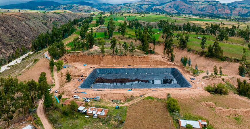 construcción del reservorio de Condoray Ayacucho Perú