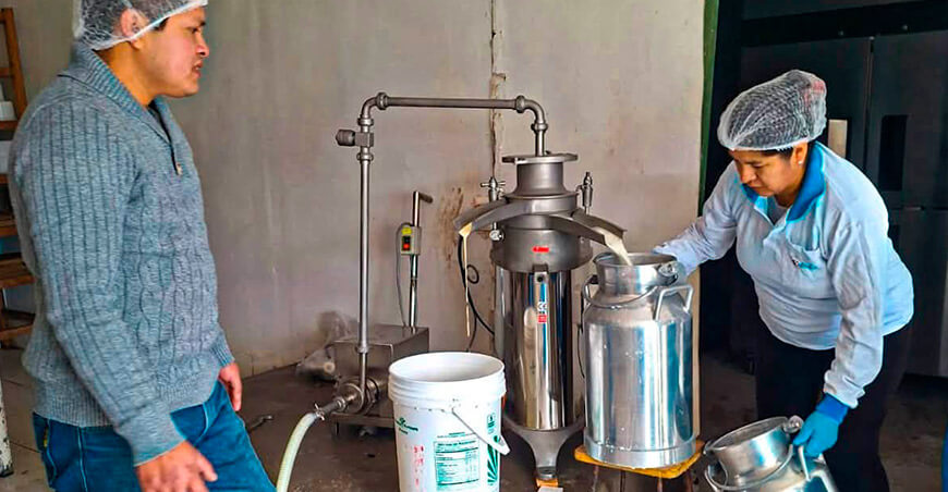 Entregan descremadora para mejorar producción de derivados lácteos Prolac Colca Arequipa Perú