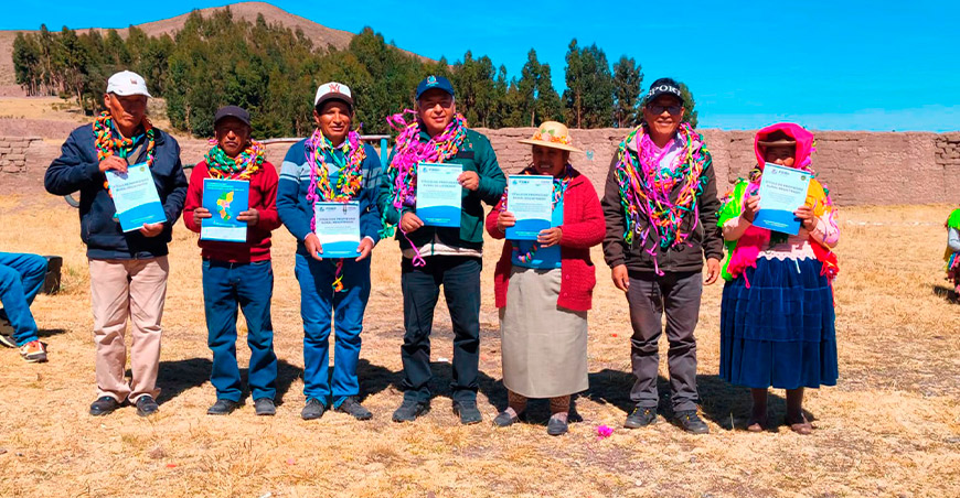 Entregaron 140 títulos de propiedad rural a productores de Arapa Puno Perú