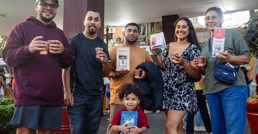 Café del Vraem alcanzó S/82 657 en ventas durante feria en Barranco Lima Perú  Devida productores café desarrollo alternativo