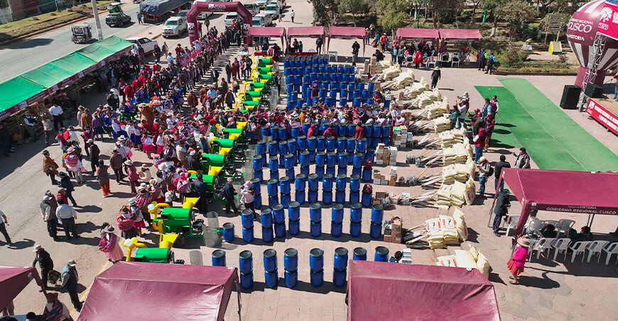 Entregaron trilladoras y kits agrícolas a más de 1100 familias conservadoras de semillas nativas Cusco Perú