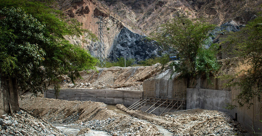 Minera Poderosa culmina primera etapa de reforzamiento de la defensa ribereña del río Tingo