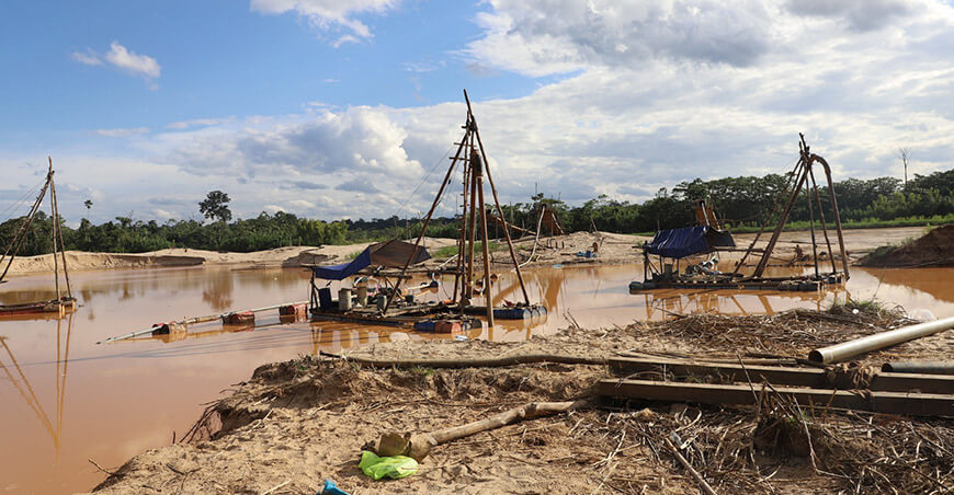 Ministro del Ambiente reafirma compromiso del Gobierno contra la minería ilegal en la Amazonía