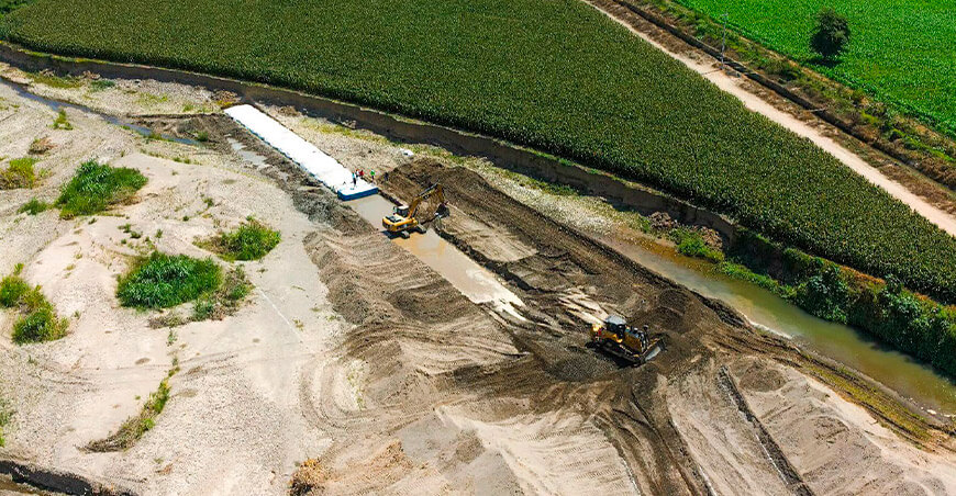 Instalan dique con geobolsas para proteger canal Tabernas y áreas agrícolas ante El Niño Lambayeque Perú