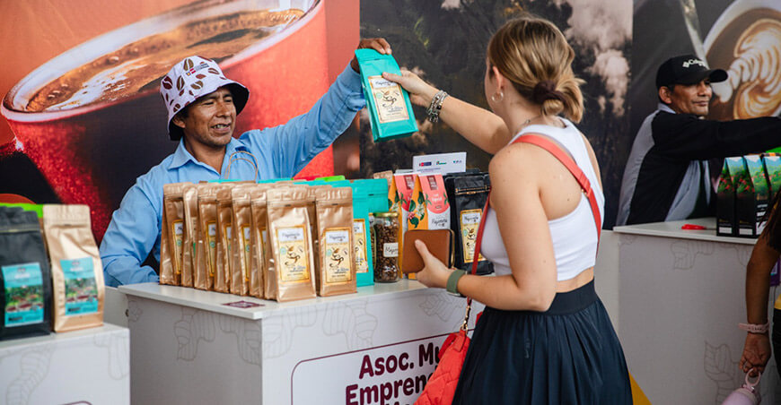 Café del Vraem alcanzó S/82 657 en ventas durante feria en Barranco Lima Perú Devida productores café desarrollo alternativo