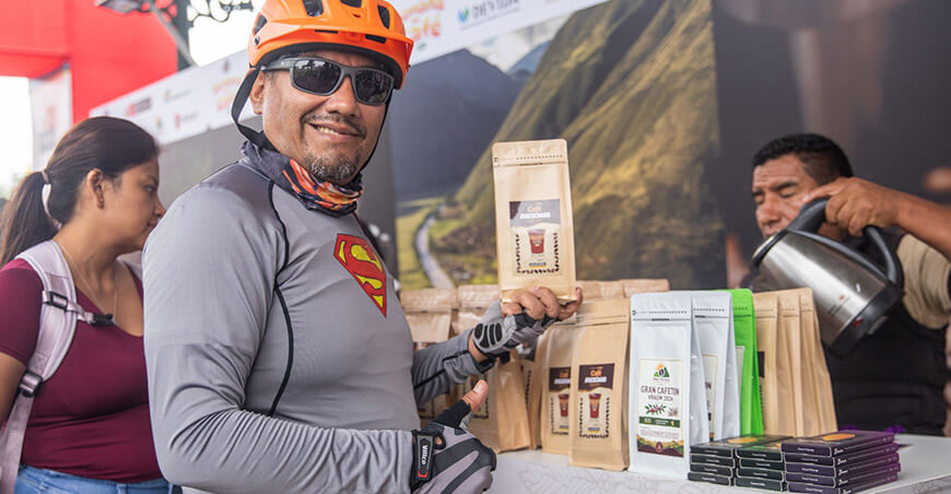 Café del Vraem alcanzó S/82 657 en ventas durante feria en Barranco Lima Perú  Devida productores café desarrollo alternativo