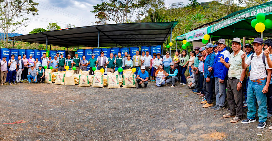 Promueven recuperación de suelos en Anchihuay con guano de isla y cilindros Ayacucho Perú Provraem