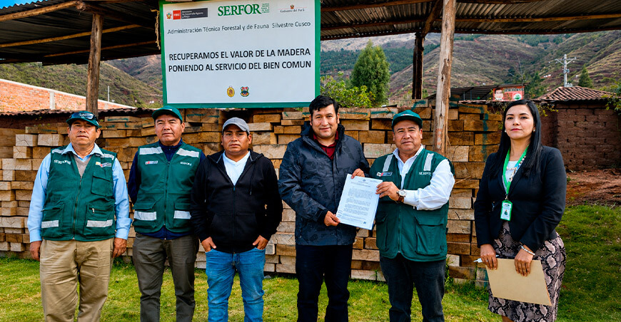 Serfor dona más de 15 000 pies tablares de madera decomisada a Calca Cusco Perú