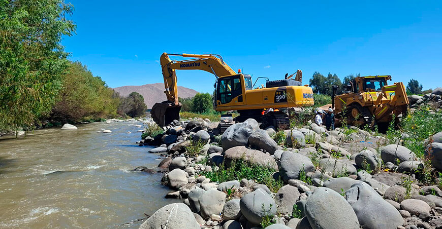 Agro Rural ejecutan acciones para reducir riesgos de desbordes y proteger los medios de vida de la agricultura familiar de Arequipa Perú