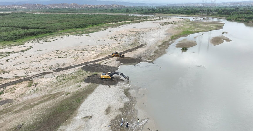 ANA intensifica trabajos de limpieza y descolmatación en Cerro Blanco para proteger a 320 familias Tumbes Perú