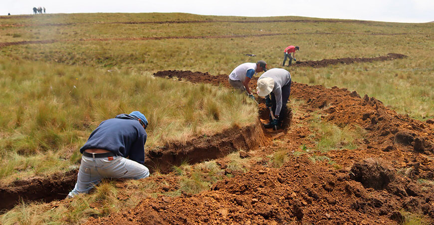 Construyeron más de 45 000 metros lineales de zanjas de infiltración en Cajamarca Perú