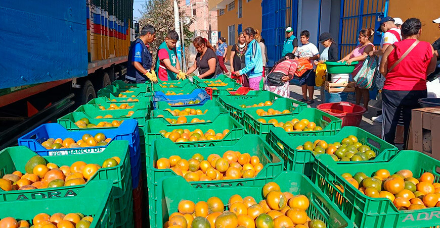 Donaron mandarinas comités vaso de leche Chiclayo Lambayeque Perú ADRA