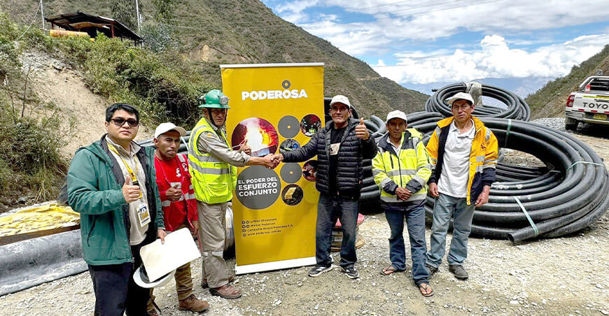Compañía Minera Poderosa dona tuberías para la reactivación del canal de riego en el anexo de Suyubamba La Libertad Perú