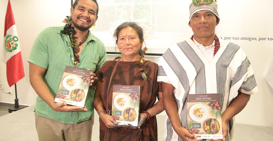 recetario Sabores del Bosque para revalorizar el aguaje proveniente de la región Loreto Perú