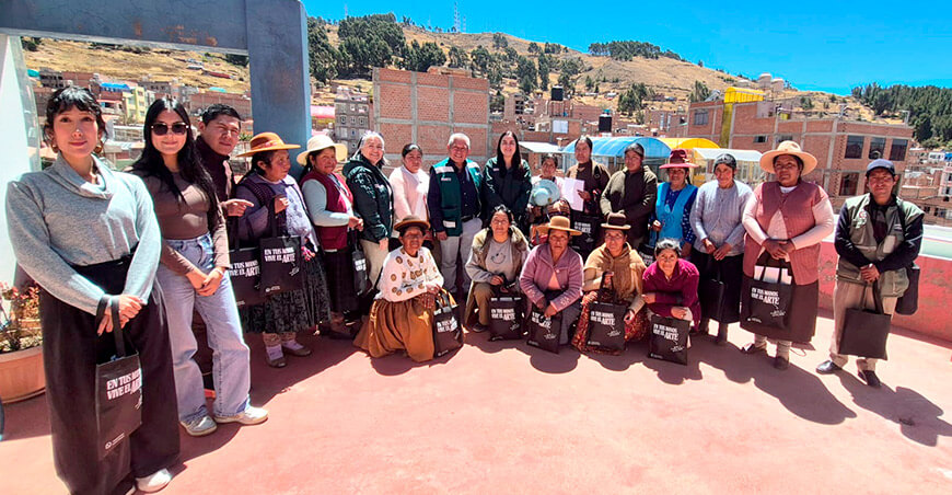 Artesanas textiles de Puno buscan elevar la calidad de prendas y accesorios de fibra de vicuña Perú