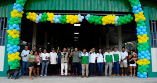 Devida entrega salón comunal renovado a 180 familias en Santa Rita Baja Madre de Dios Perú