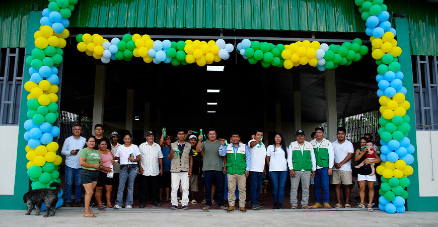 Devida entrega salón comunal renovado a 180 familias en Santa Rita Baja Madre de Dios Perú