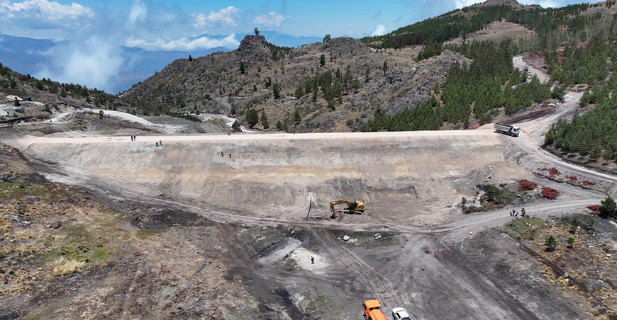 Culminan la conformación del dique de la qocha Agua Negra en Cumbico Cajamarca Perú