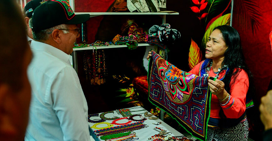 Empresas amazónicas de artesanías y textiles buscan llegar a mercados internacionales en la ExpoAmazónica Ucayali Perú
