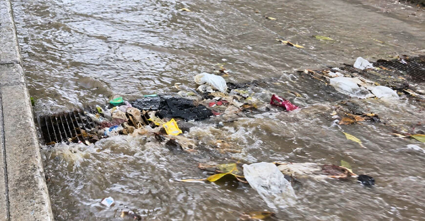 La lluvia arrastra los residuos sólidos, el IIAP enseña cómo evitarlo desde las aulas Perú